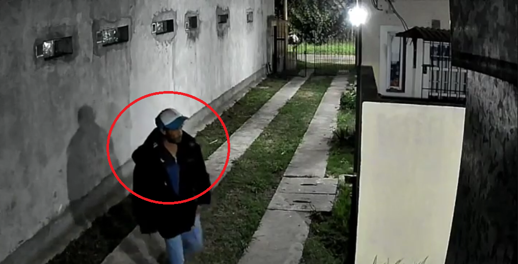 VIDEO: Entró a una vivienda ajena y se robó una bicicleta