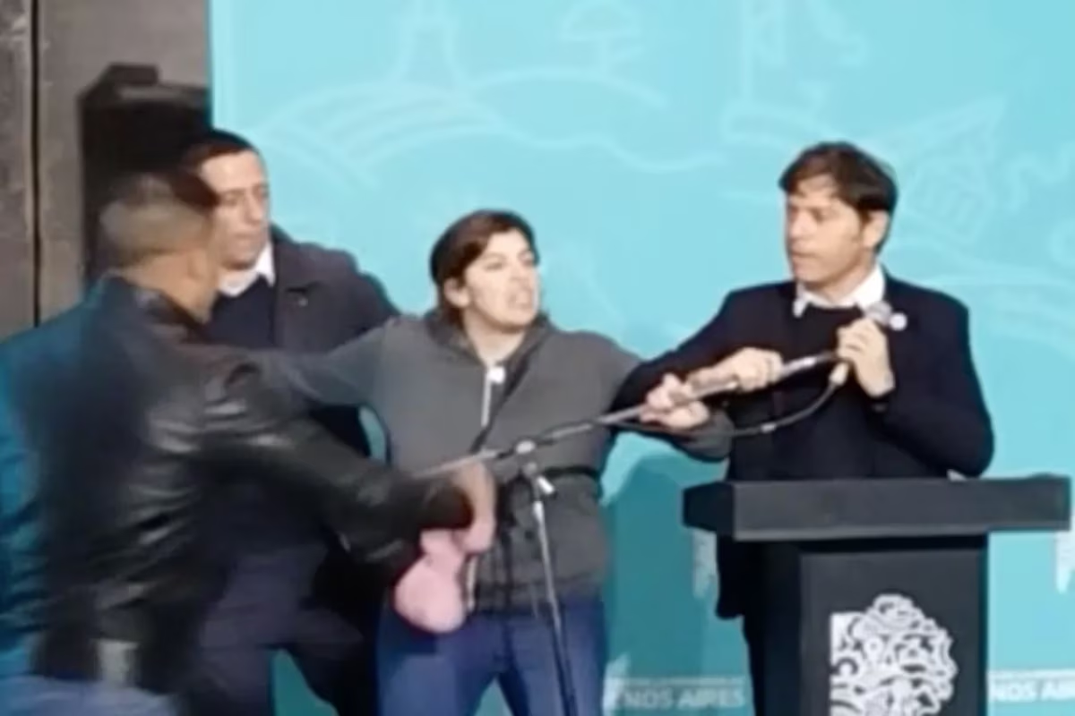 «No tenemos hospitales ni escuelas»: una mujer irrumpió en un acto de Axel Kicillof y la detuvieron