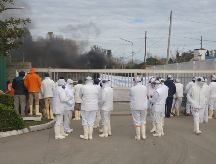 Trabajadores de Tres Arroyos reclaman un pago atrasado desde la pandemia