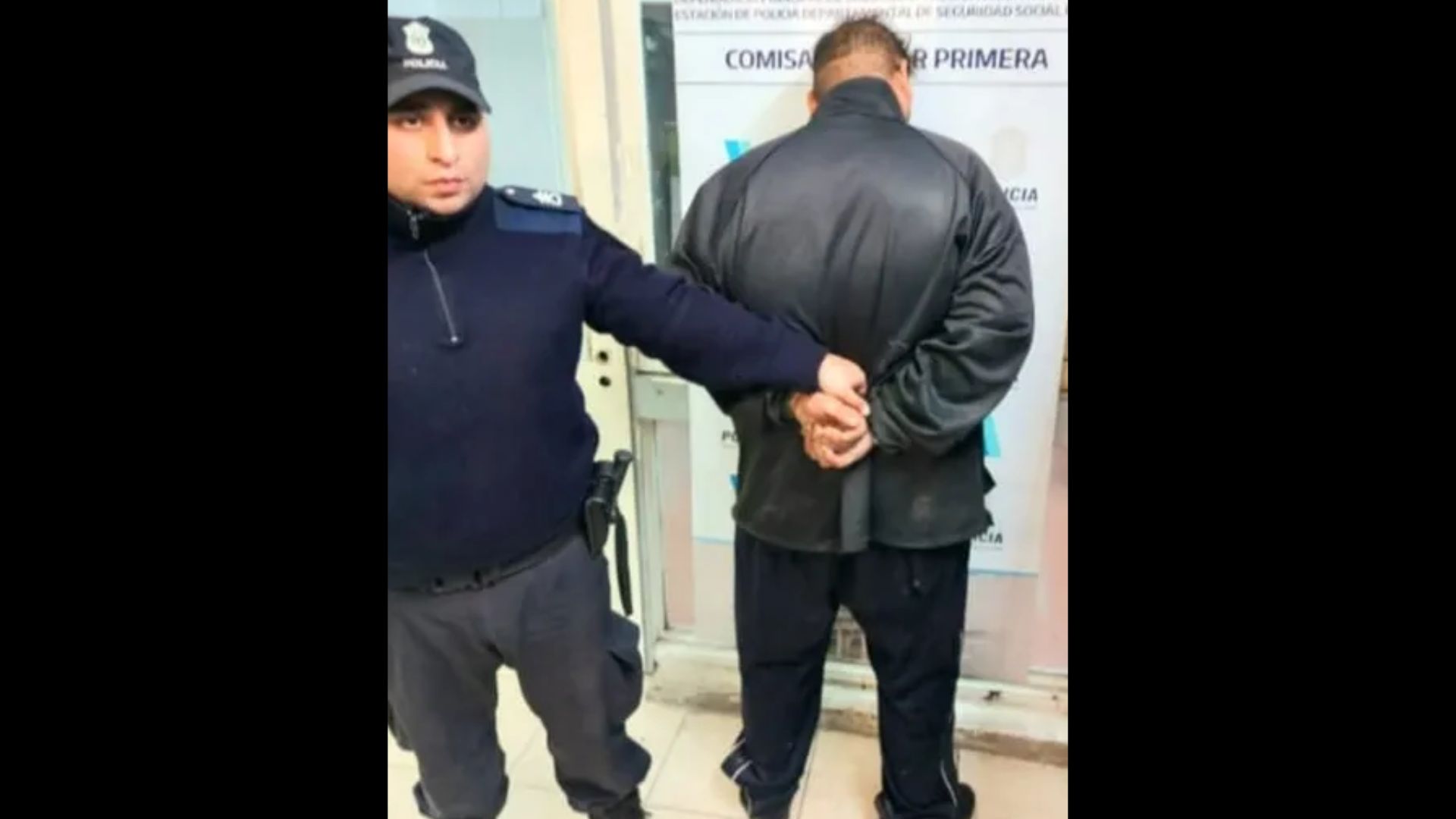 Amenazó a su expareja, vecinos y a la policía con una escopeta y un cuchillo
