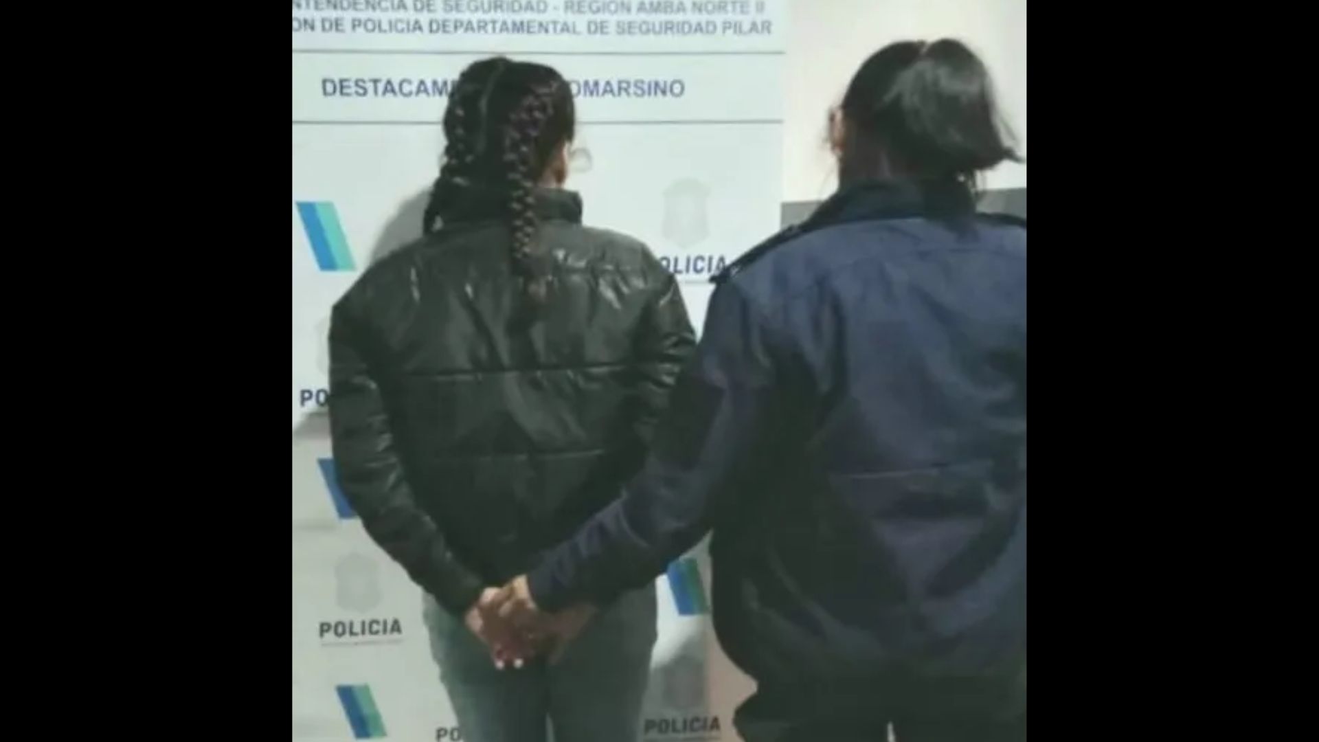 Entró a la casa de su madre con un hacha para llevarse a su hija de dos años