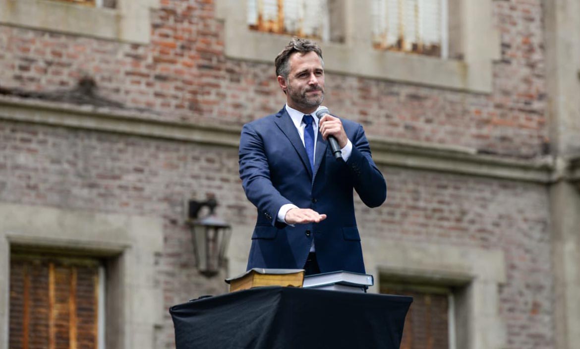 ¡La patria NO se vende! Achával le hizo frente al DNU de Milei
