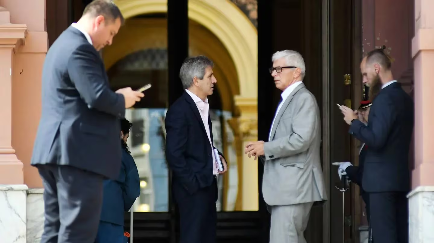 Reunión en Casa Rosada: El Gobierno sancionará a quienes no brinden información sobre contratos y nombramientos