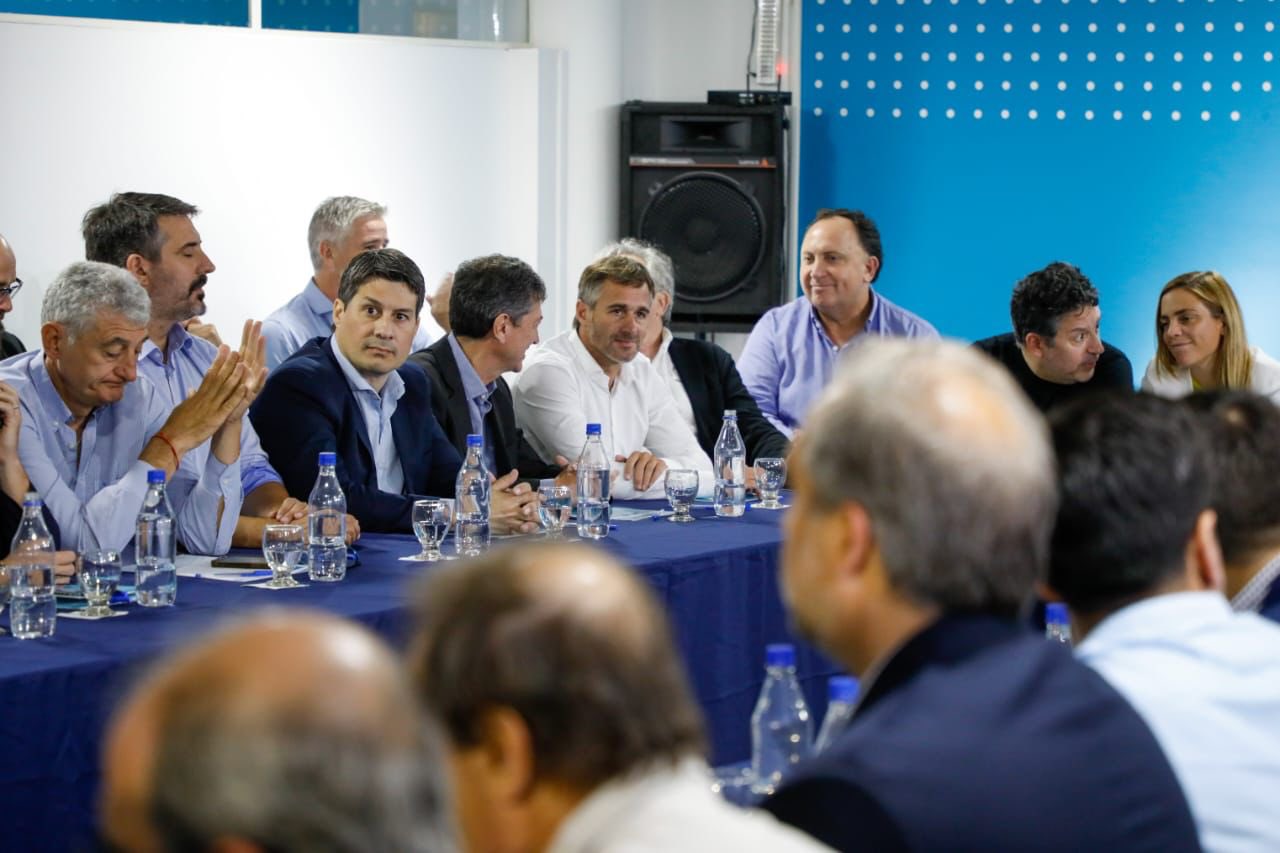 Achával y otros intendentes pidieron reunirse con el presidente Javier Milei