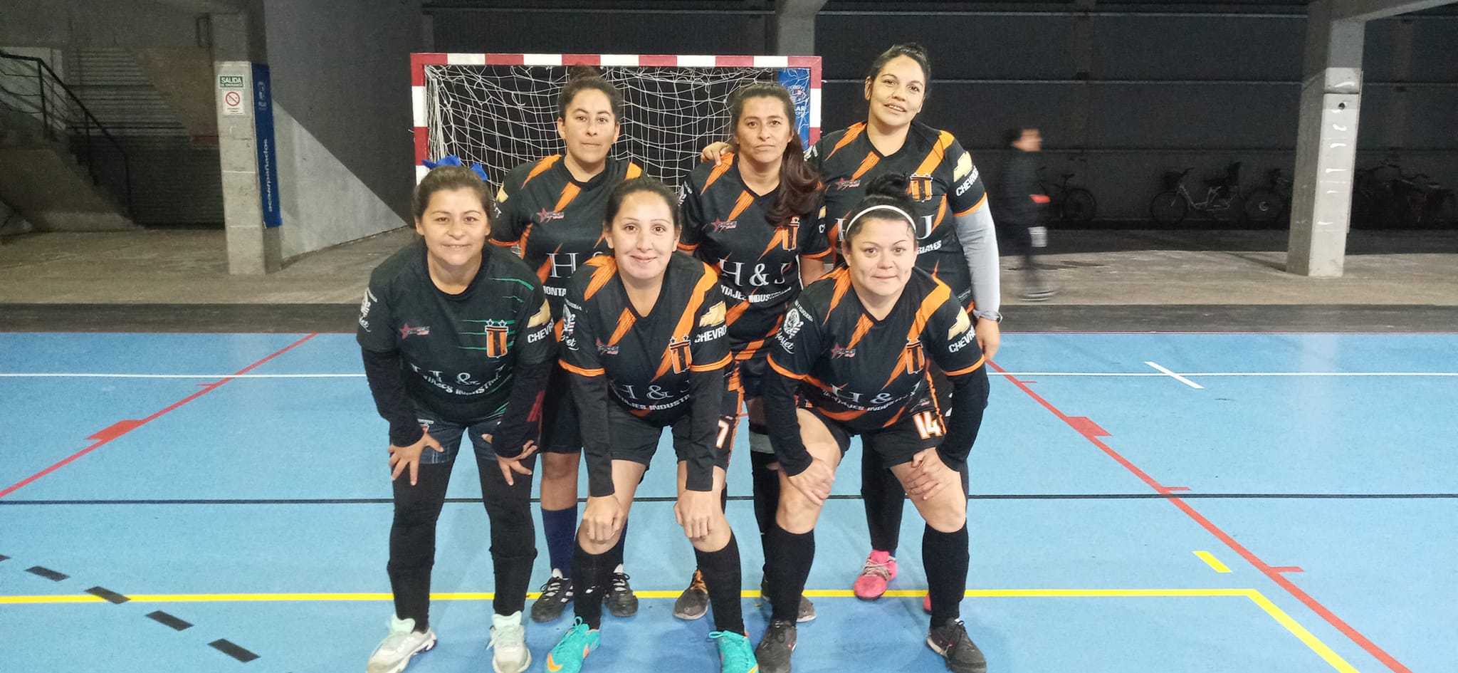 Las Bravas y Poli Agustoni golearon y mantienen el paso ideal