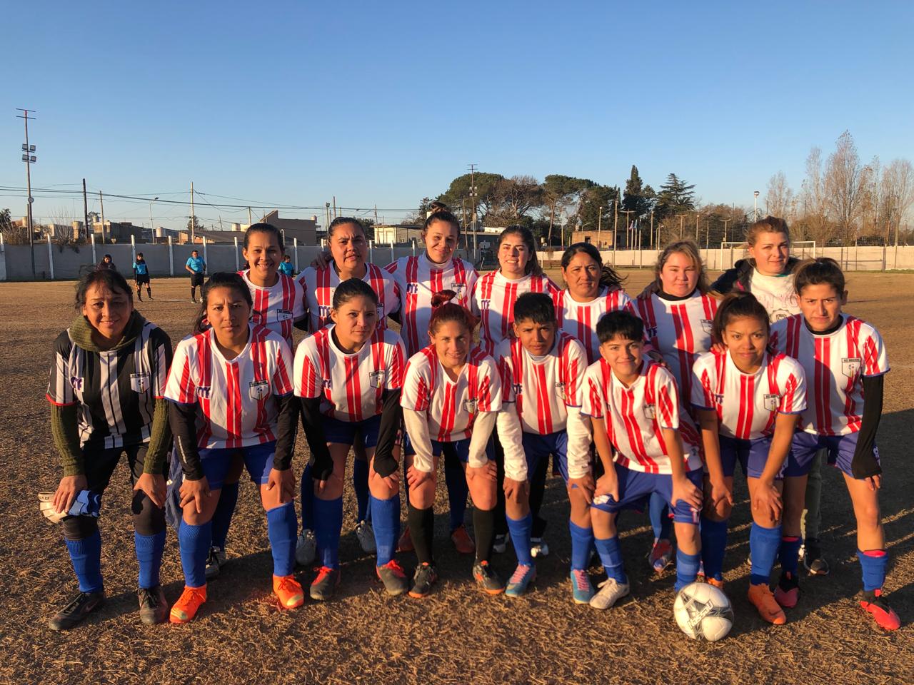 Deportivo Manzone líder a pura goleada