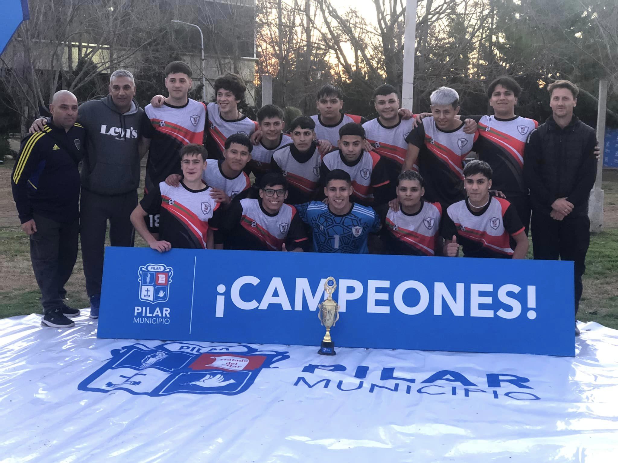 Pelota de Trapo gritó campeón en el Polideportivo de Pilar