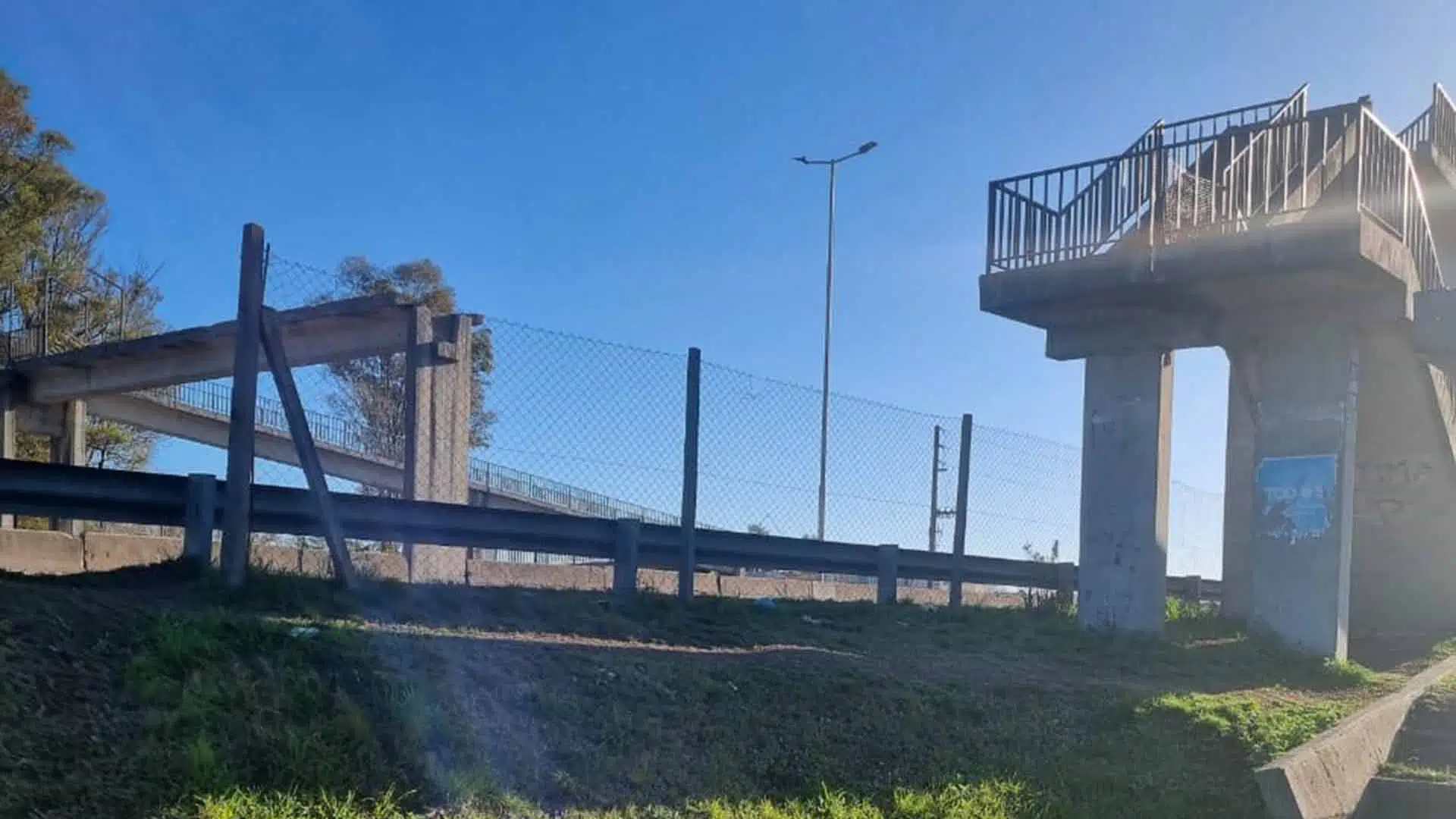 Se cumple la fecha límite para la reconstrucción del puente peatonal de Fátima: indignación por la ausencia de la obra
