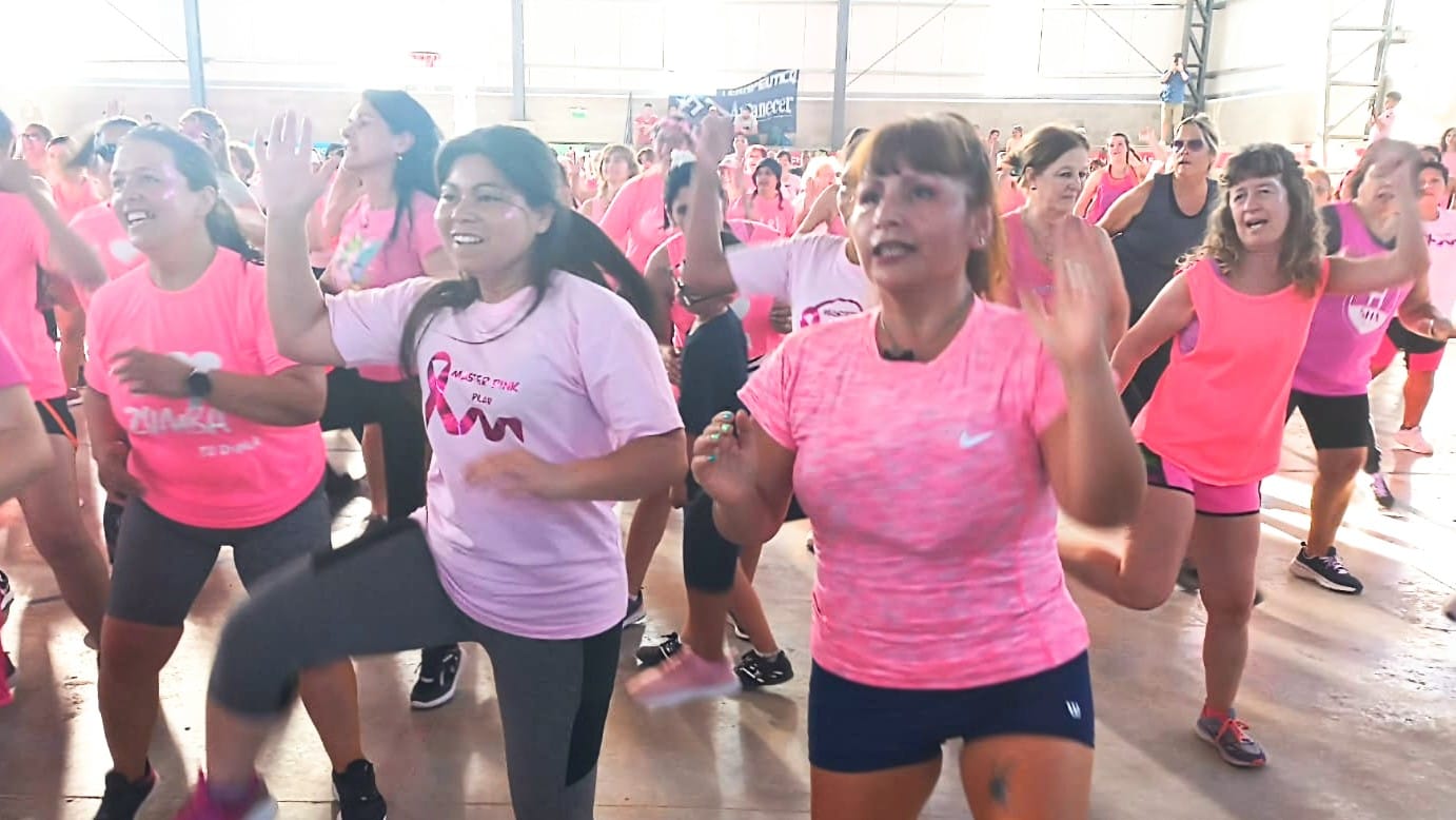 Se realiza una jornada deportiva para concientizar sobre la lucha contra el cáncer de mama
