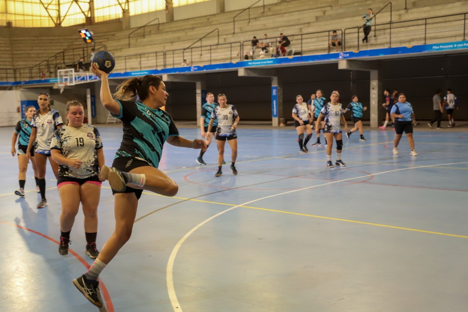 Campana y Muñiz festejaron en la copa “Municipalidad de Pilar” de handball