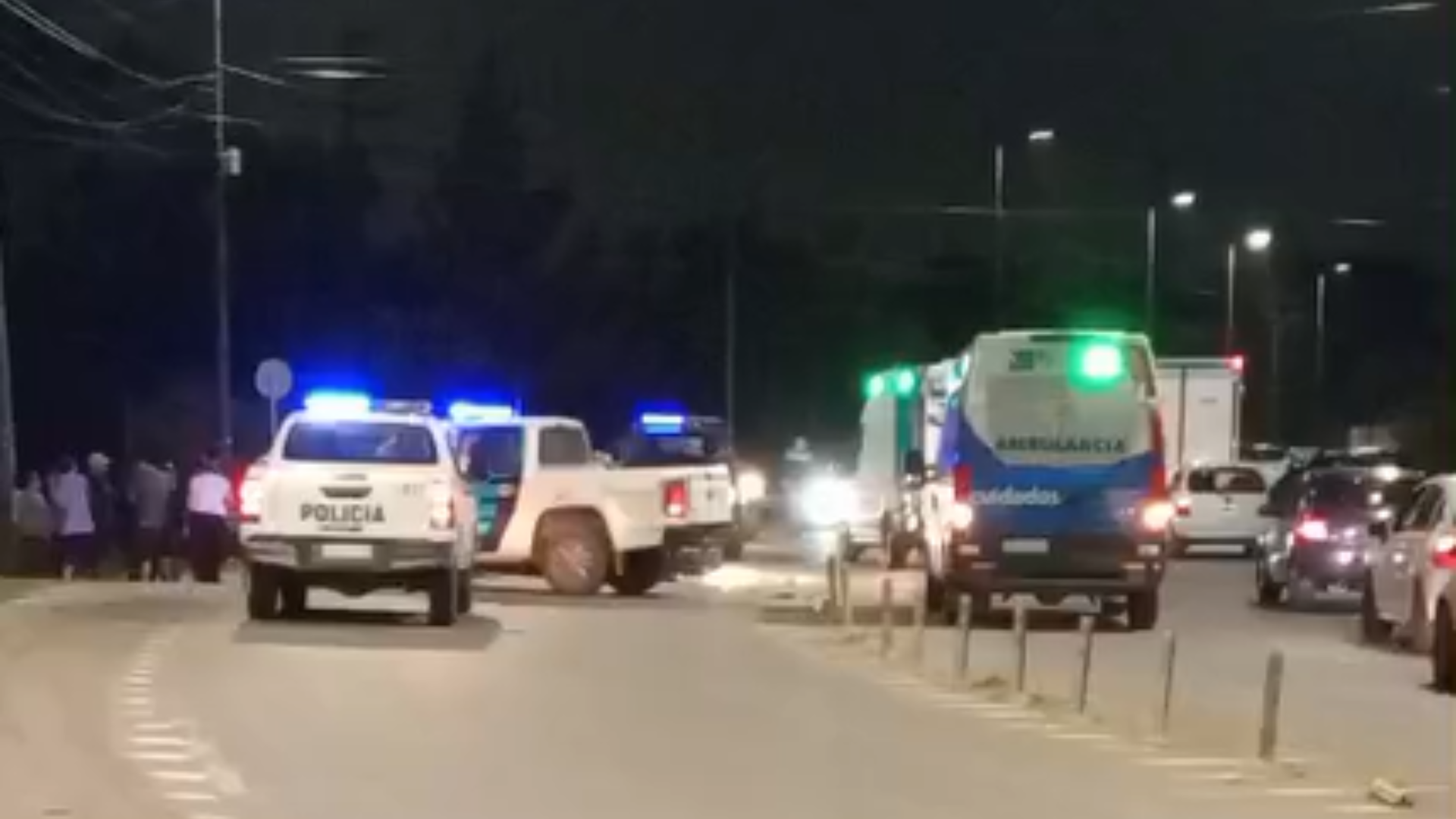 Colisión nocturna en La Lonja: Un motociclista resultó herido