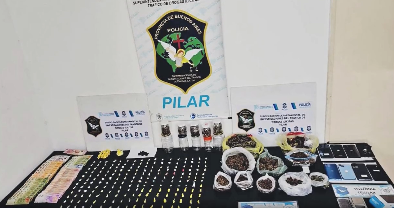 Frascos, envoltorios y balanza: El arsenal narco hallado en una vivienda de La Lonja