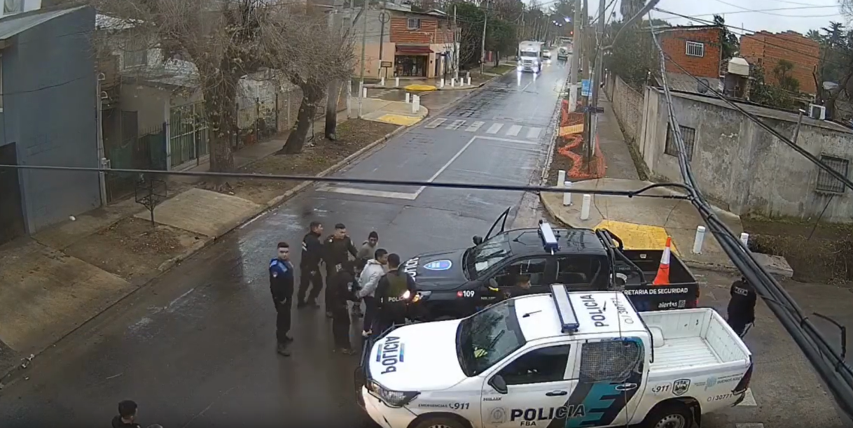 Un celular robado, tres detenidos y una huida frustrada en Del Viso