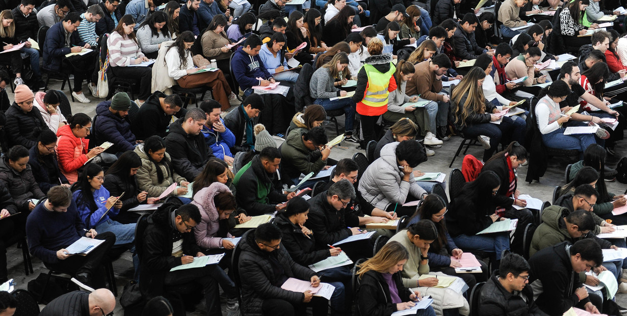 El gobierno denunciará penalmente a los estudiantes que hicieron trampa en el exámen de residencias médicas