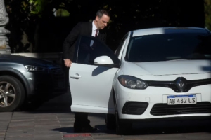 Adorni, en la cuerda floja del oficialismo: “El límite es que la Justicia lo termine procesando”