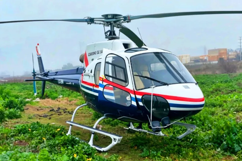 Helicóptero con funcionario santafesino debió descender en un descampado de Pilar