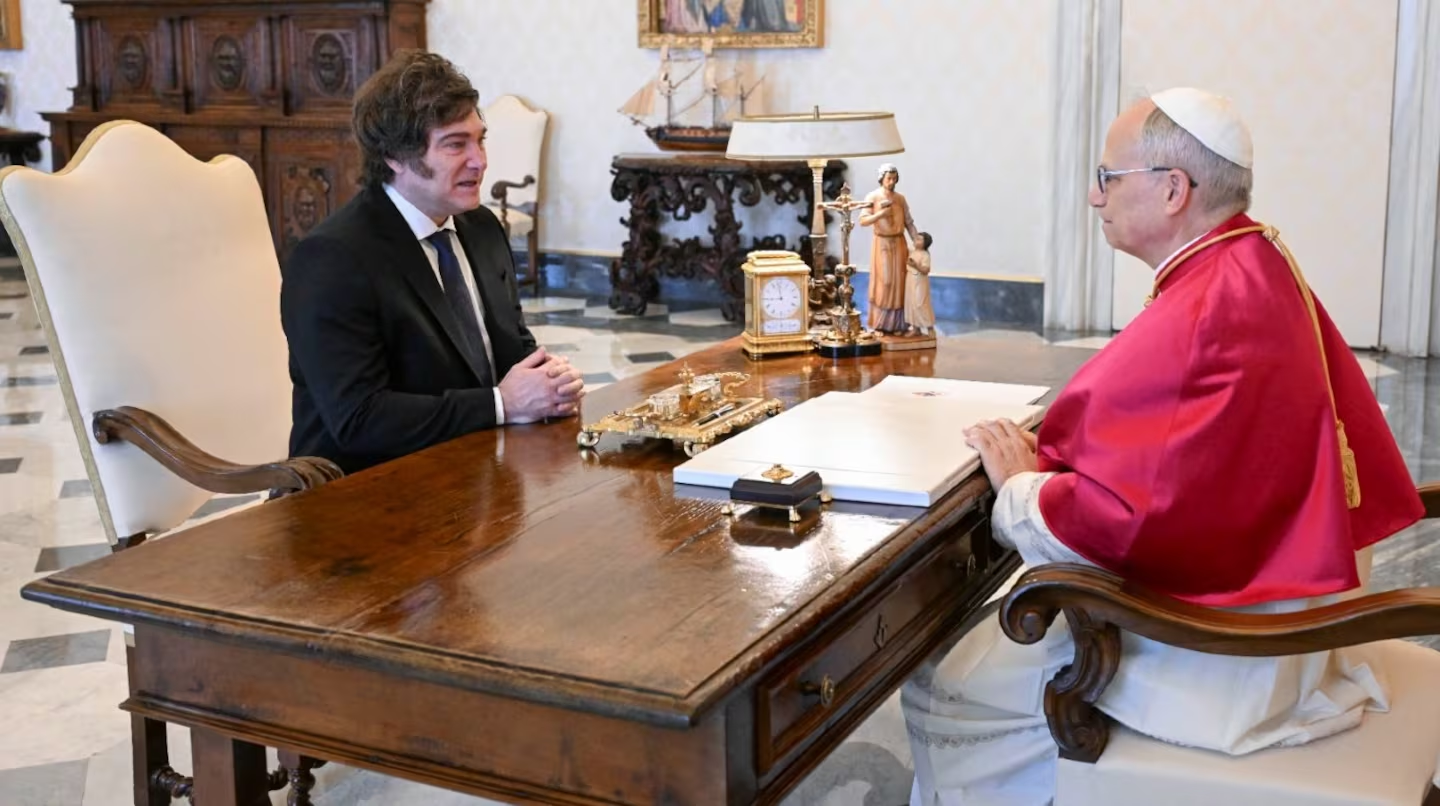 El Gobierno analiza declarar asueto o feriado por la llegada del Papa León XIV