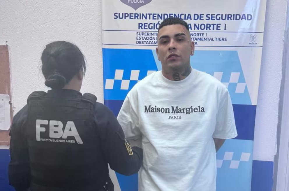 Detuvieron a Callejero Fino: Manejaba en una camioneta sin patente y con un arma de guerra ilegal